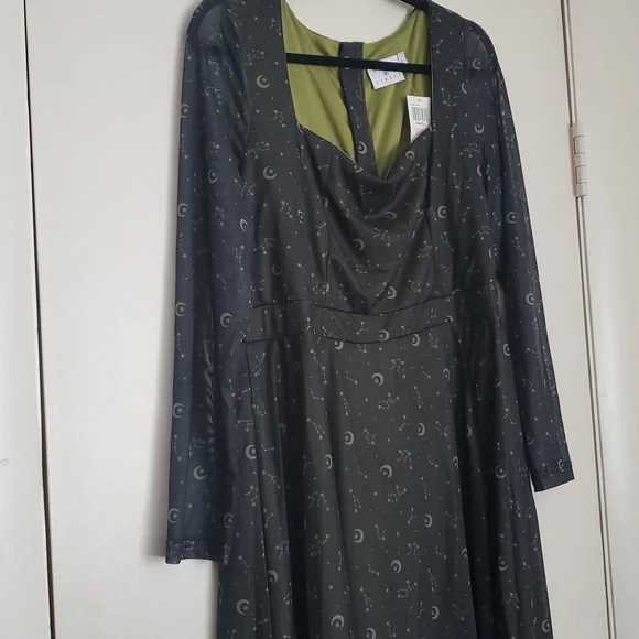 Daisy's Street Gold Constellation Chain Belt Long-sleeve Dress (Plus size) - Picture 6 of 16